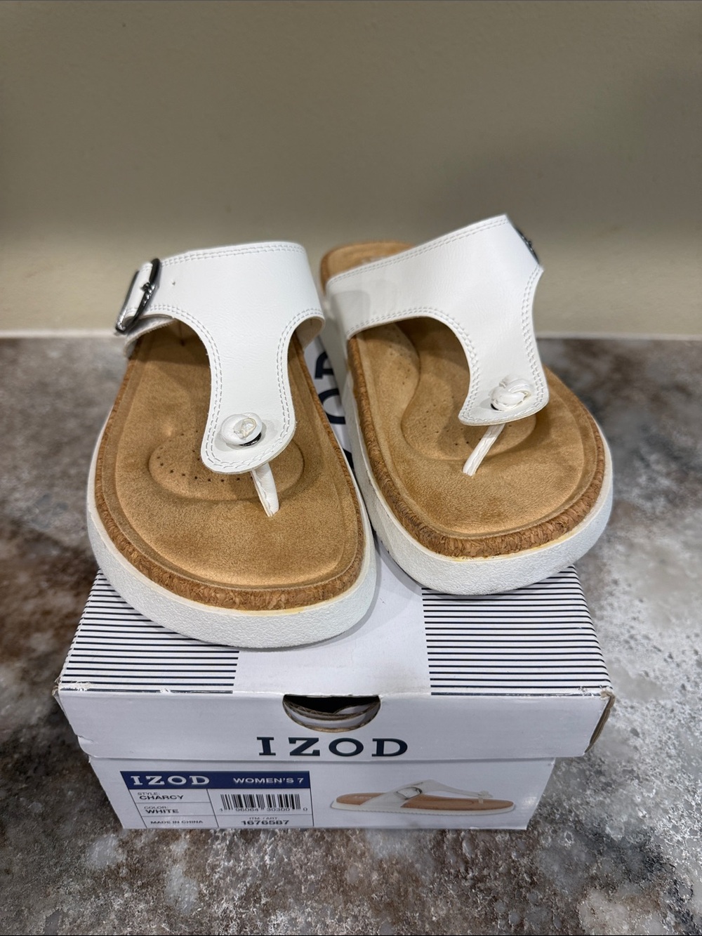 Izod White Leather Thong Sandals with Buckle
